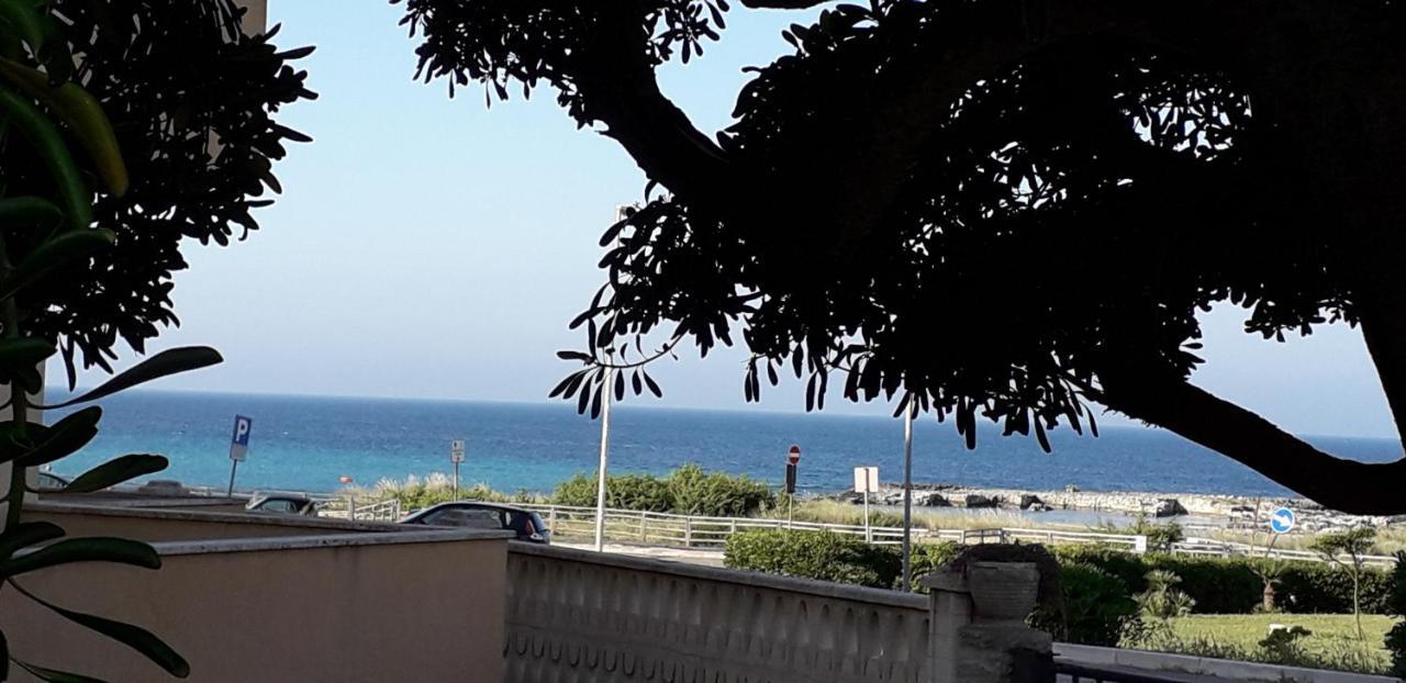 Bilocale Punta Rosa - Fronte Spiaggia 奥特朗托 外观 照片